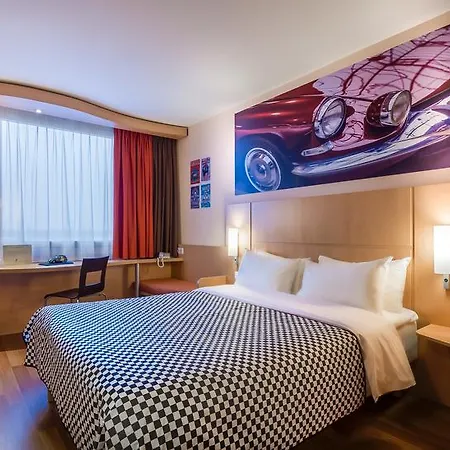 Hotel Ibis West Station Warschau