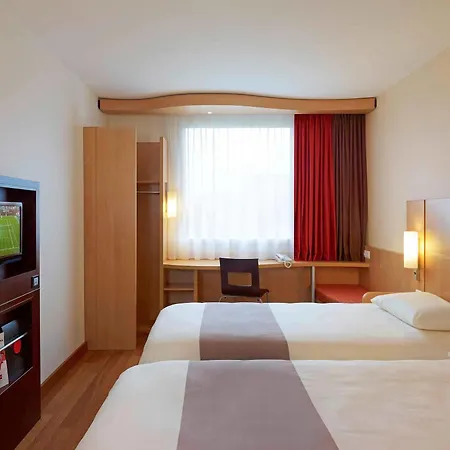 Hotel Ibis West Station