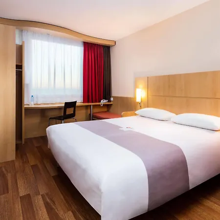 Ibis West Station Hotel