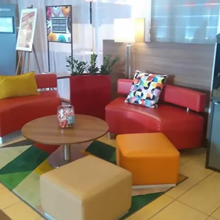 Ibis West Station Otel Varşova