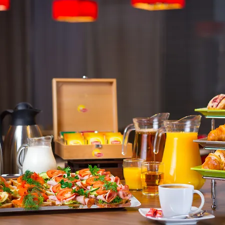 Ibis West Station Hotel 3*