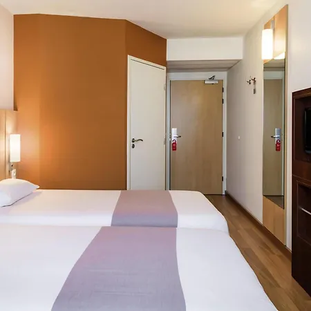 Otel Ibis West Station