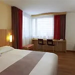 Ibis West Station Hotel Varsovia