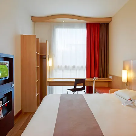 Ibis West Station Szálloda Varsó