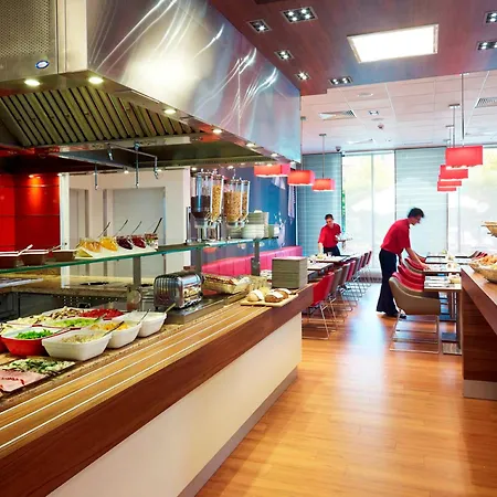 Hotel Ibis West Station 3*