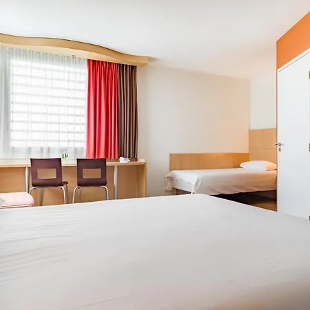 Ibis West Station 3* Varsó