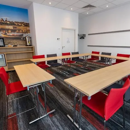 Szálloda Ibis West Station