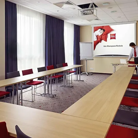 Ibis West Station 3*