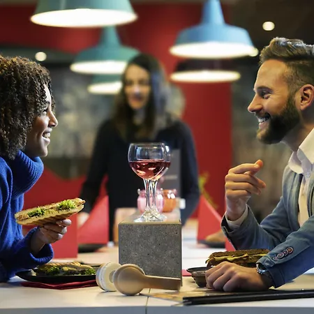 Szálloda Ibis West Station 3*