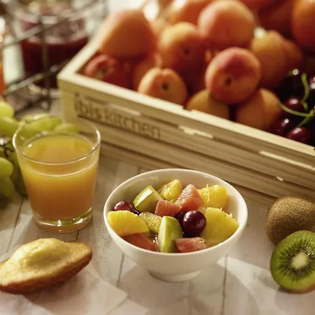 Hotel Ibis West Station 3*