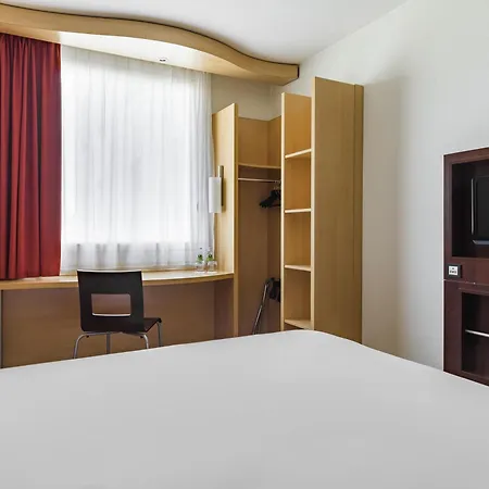 Hotel Ibis West Station Varsavia