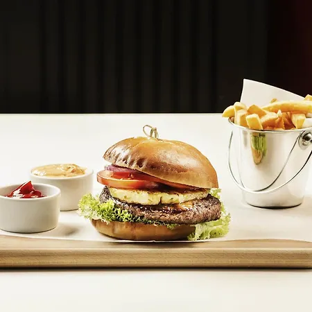 Ibis West Station Varsó