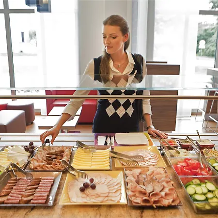 Hotel Ibis West Station Varsavia