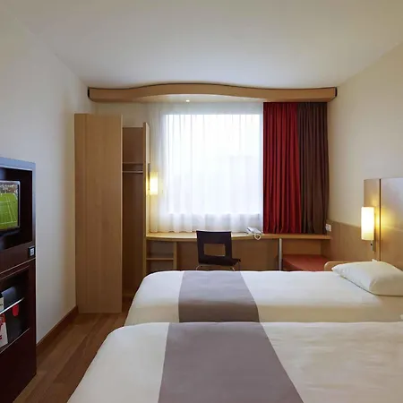 酒店 Ibis West Station 3*