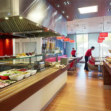 Hotel Ibis West Station Warschau