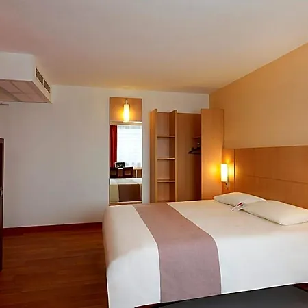 Ibis West Station Varsovia