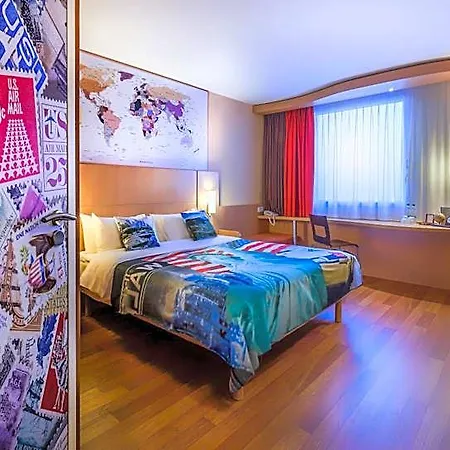 Ibis West Station Hotel 3*