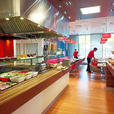 Ibis West Station Hotel 3*