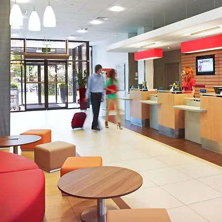 Ibis West Station 3*