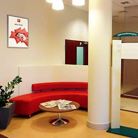Hotel Ibis West Station Varšava