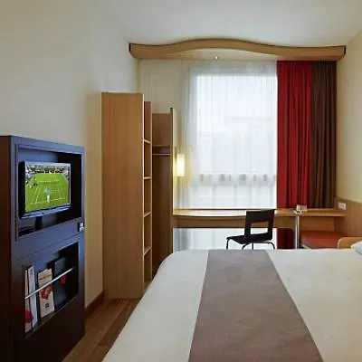 Ibis West Station Hotel 3*