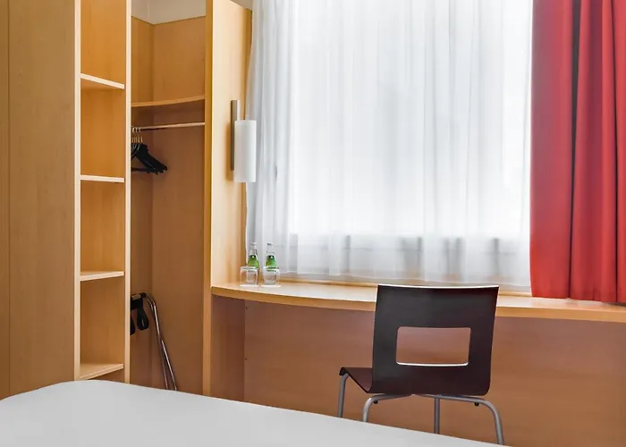 Szálloda Ibis West Station 3*