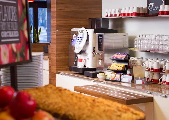 Ibis West Station 3*