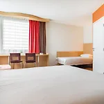 Ibis West Station 3* وارسو