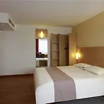 Ibis West Station Hotel