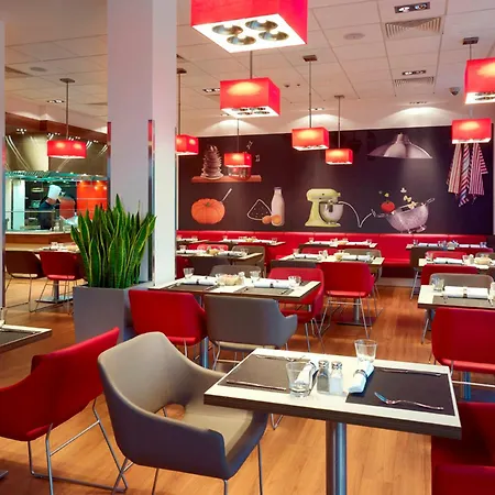 Ibis West Station Отель Варшава