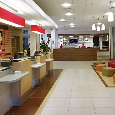 Ibis West Station 3*