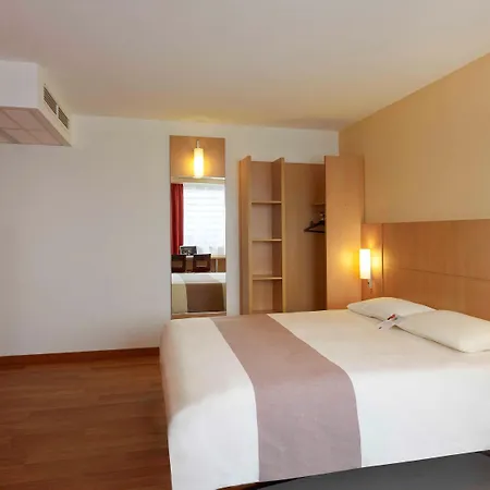 Ibis West Station 3* Варшава