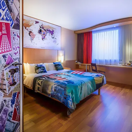 Hotel Ibis West Station