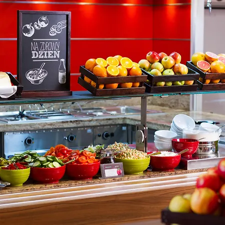 Hotel Ibis West Station 3*