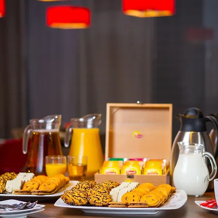 Hotel Ibis West Station 3*