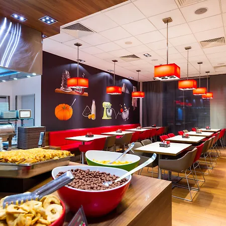 Hotel Ibis West Station 3*