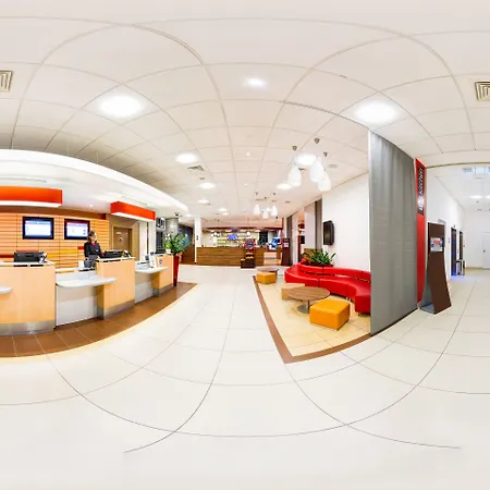 Ibis West Station 3*