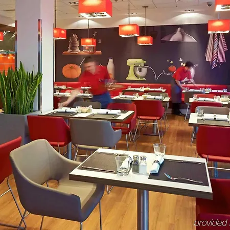 Ibis West Station Отель Варшава