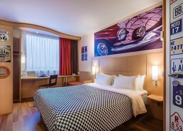 Ibis West Station 3*