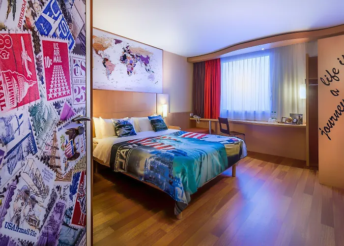 Hotel Ibis West Station