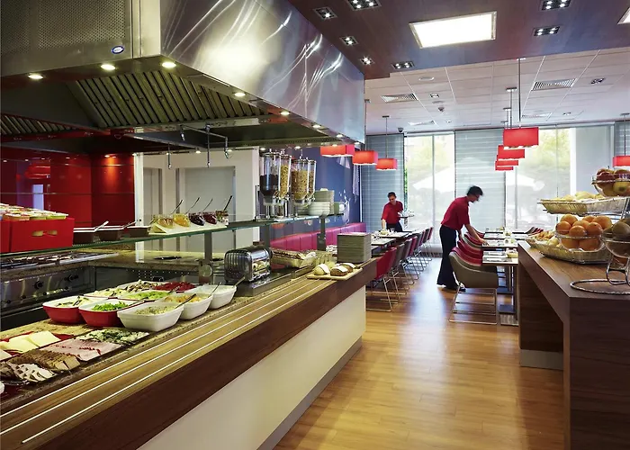 Hotel Ibis West Station 3*